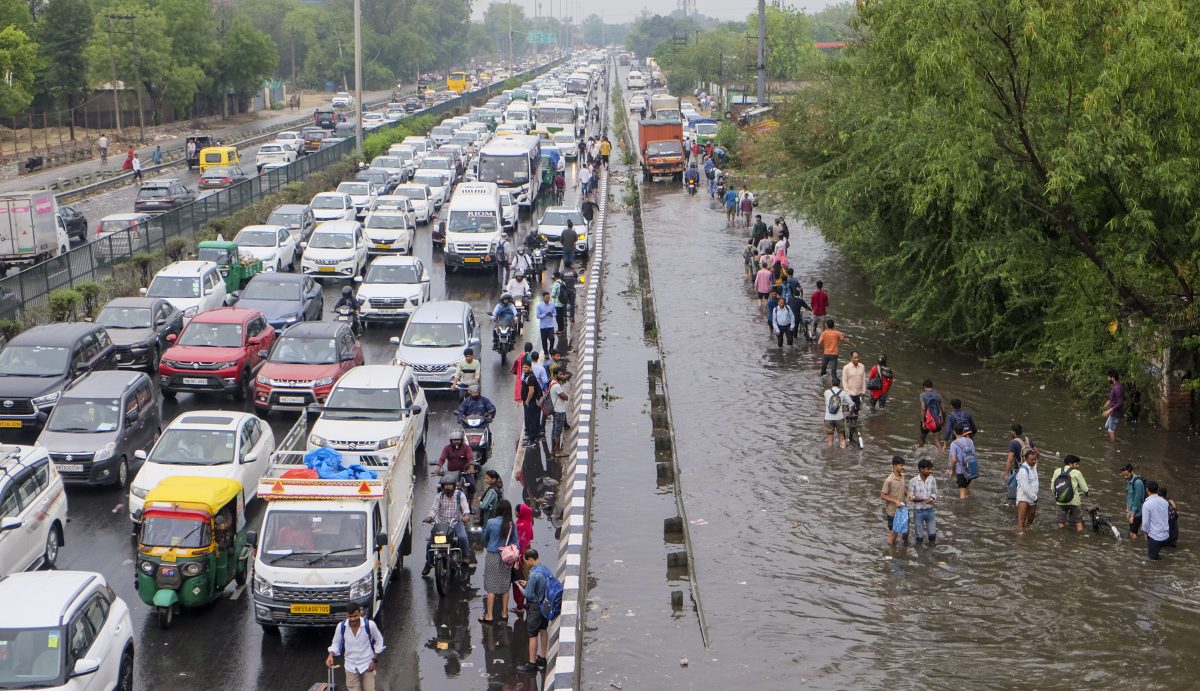 Heavy Rain Alert: 5 मई को इन राज्यों में भारी बारिश, चलेंगी तूफानी हवा, मौसम विभाग का ऑरेंज अलर्ट जारी 2 02051 Pti05 02 2025 000183B