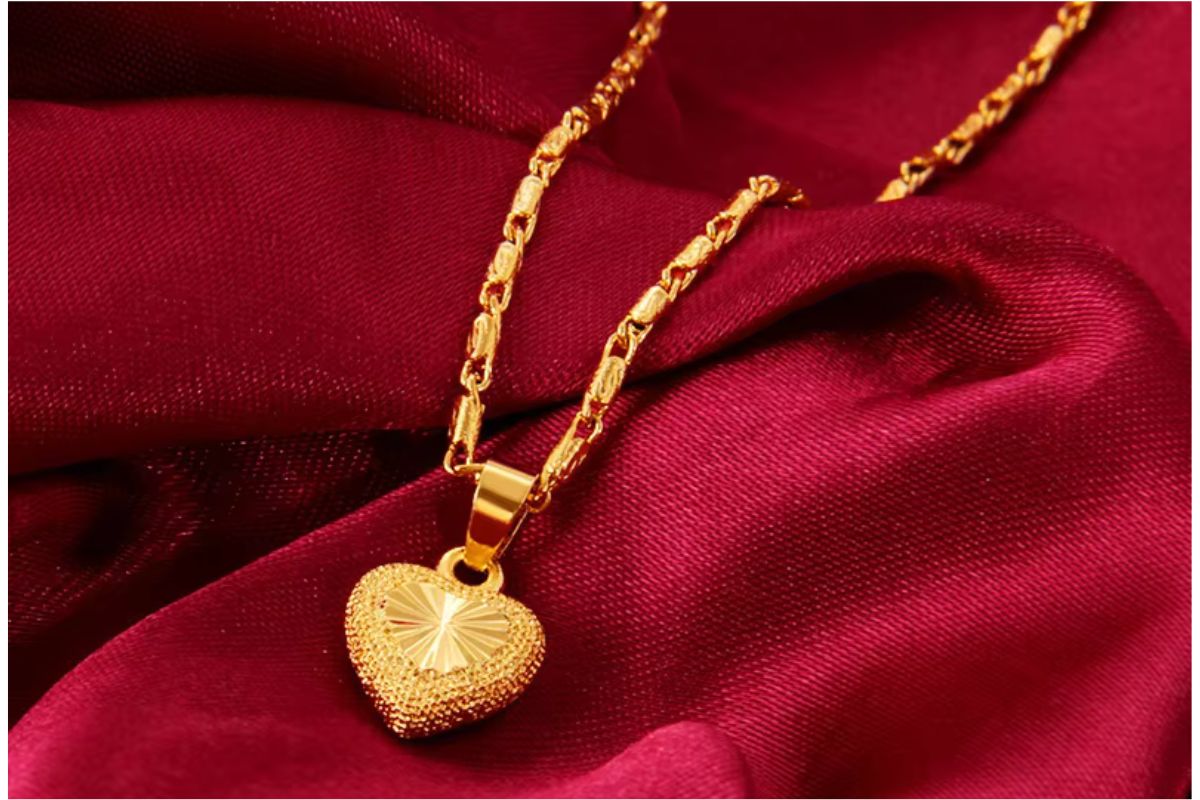 Latest Gold Chain With Pendant: मदर्स डे पर मां से ऐसे करें प्यार का इजहार, गिफ्ट करें लेटेस्ट गोल्ड चेन विद पेंडेंट 5 Latest Gold Chain With Pendant 1111