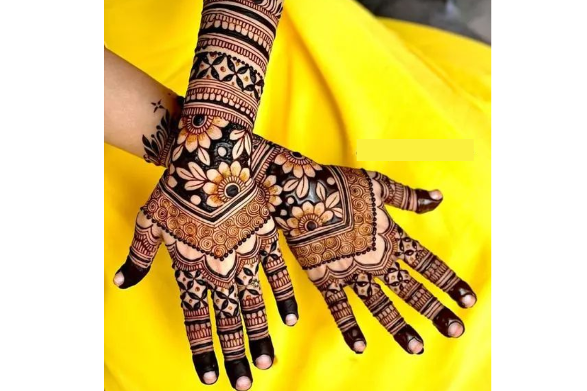 Top 10 Back Hand Mehndi Designs For Every Occasion: शादी से लेकर त्योहारों तक लगाएं ये 10 खूबसूरत बैक हैंड मेहंदी डिजाइन 9 Mehndi Design 8