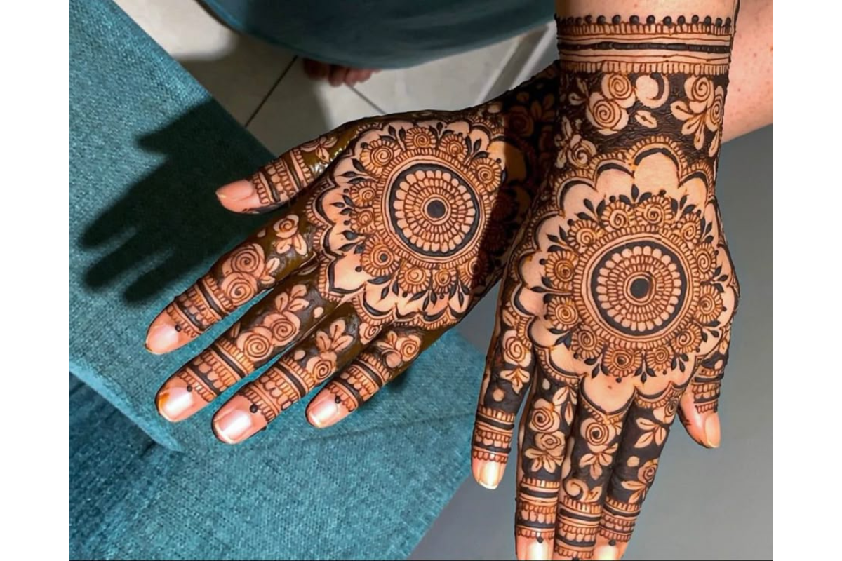 Top 10 Back Hand Mehndi Designs For Every Occasion: शादी से लेकर त्योहारों तक लगाएं ये 10 खूबसूरत बैक हैंड मेहंदी डिजाइन 10 Mehndi Design 9