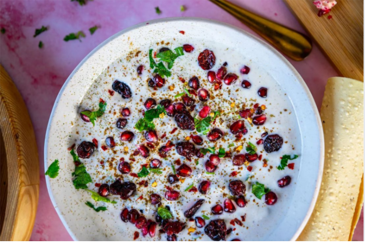 Pomegranate Raita Recipe: मेहमानों को करें इंप्रेस टेस्टी और रिफ्रेशिंग अनार का रायता से- फायदे जानकर होगी हैरानी 2 Yogurt-Based Side Dish | Summer Special Raita