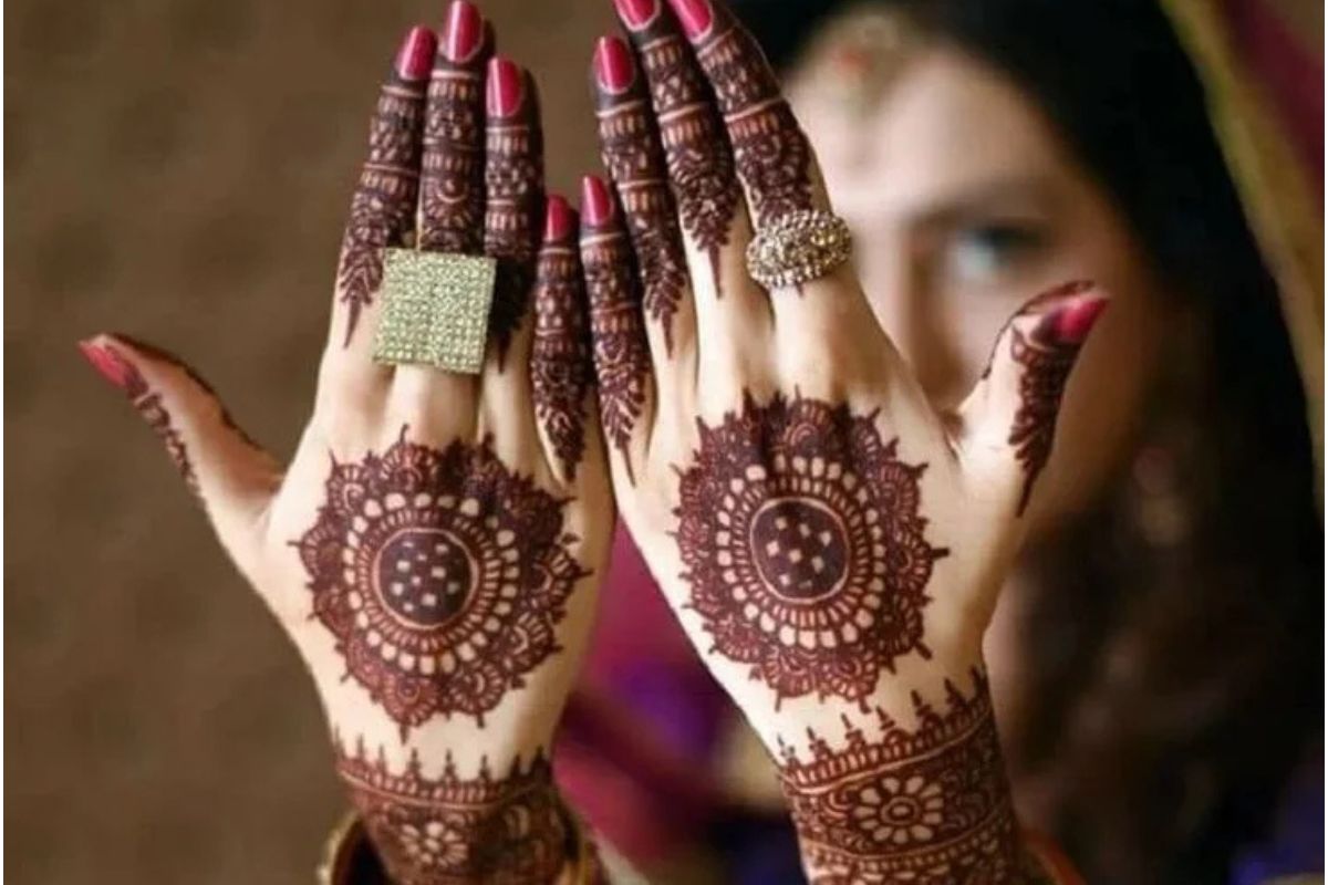 Latest Bridal Mehndi Design: हाथों में रचाएं साजन के नाम की मेहंदी,प्यार का दें खूबसूरत पैगाम 5 Atest Bridal Mehndi Design
