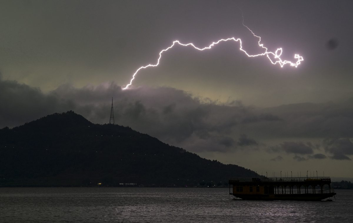 Heavy Rain Warning: अगले 48 घंटे जोरदार बारिश, Imd का हाई अलर्ट, आंधी की तरह चलेंगी हवा 6 Heavy Rain Alert