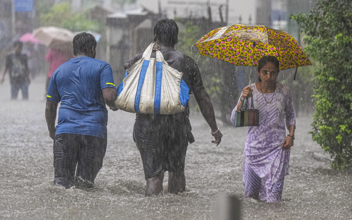 24 घंटों तक भारी से बहुत भारी बारिश, Imd ने जारी किया अलर्ट, 70 किलोमीटर की रफ्तार से चलेंगी हवाएं 8 Heavy Rain Alert