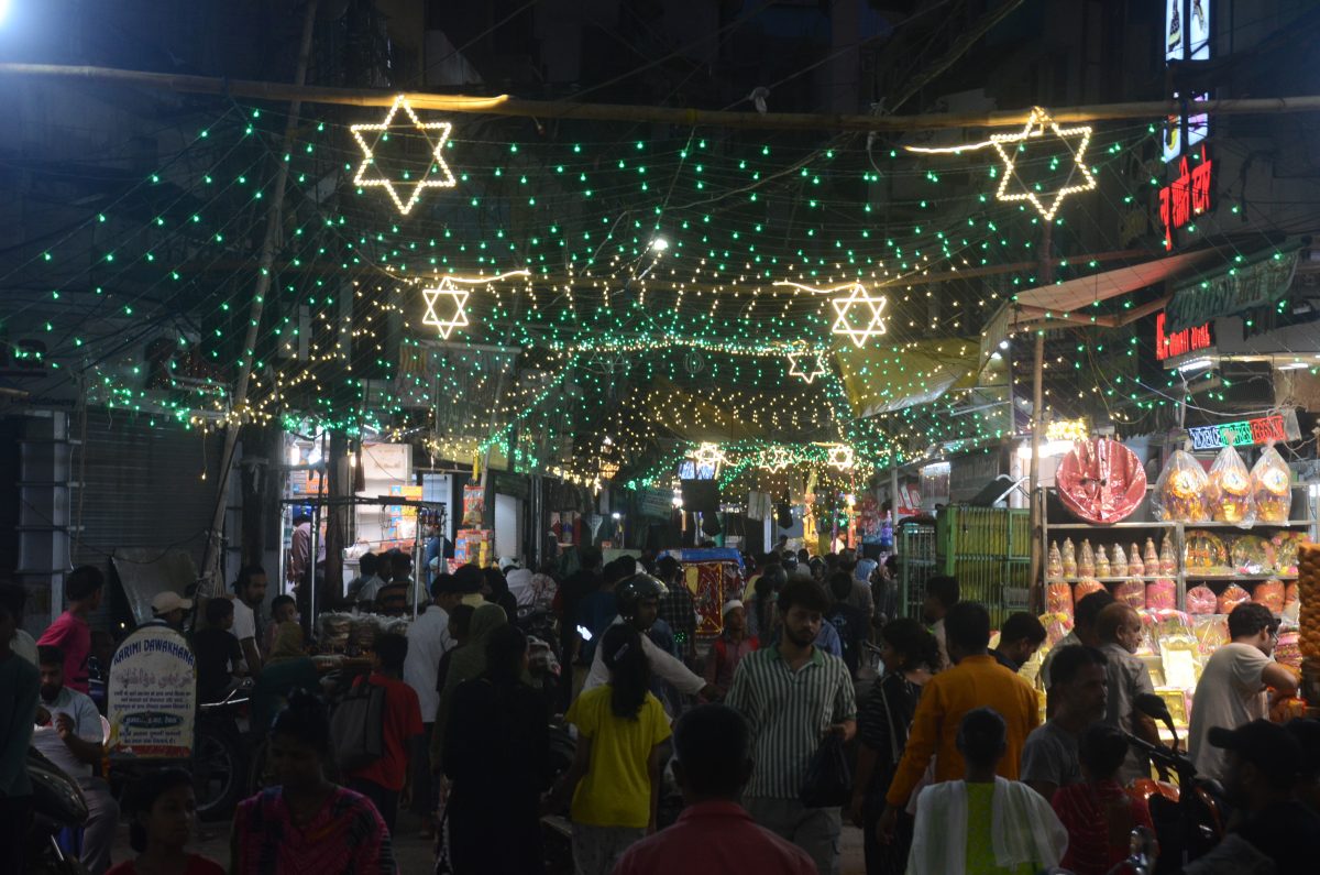 Bakrid 2025: बकरीद पर पटना के बाजार में 08 हजार रुपये से 90 हजार के बीच बिके बकरे, जानें नमाज अदा करने का समय 2 Bakrid Par Sabji Bajar Me Bhir Aur Kharidari 3