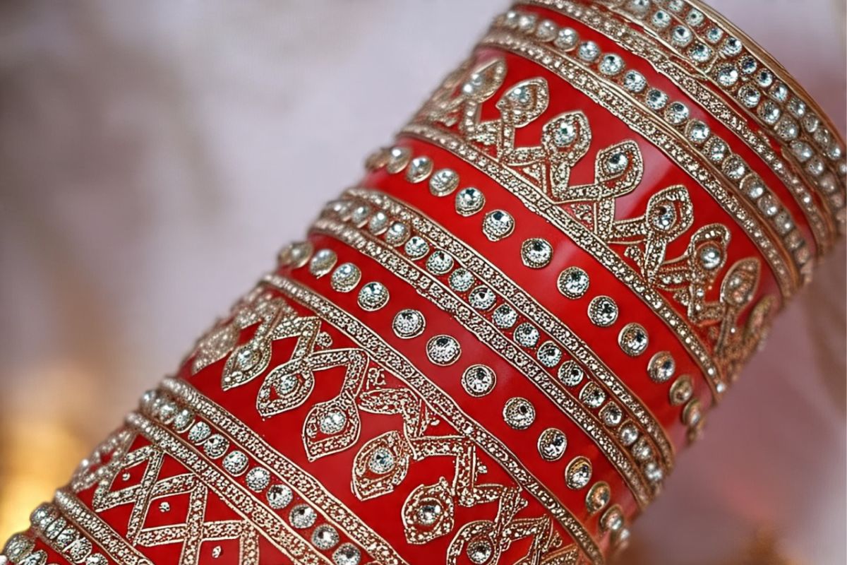 Latest Chura Designs: रंग-बिरंगे चूड़े जो दुल्हन के हर लुक को बना दें खास 8 Latest Bridal Chura Designs