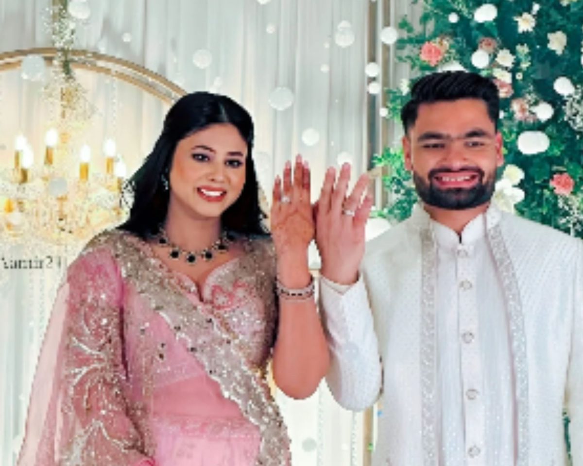 इन कपड़ों में कहर ढाती है रिंकू सिंह की मंगेतर प्रिया सरोज, देख लिया फोटो तो हो जाएगा हार्ट फेल 4 Natural Style Girl Running On The Road Hbd Photo Template 5 1