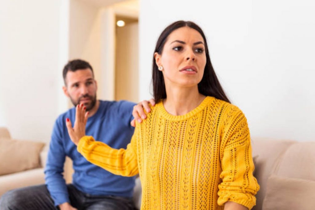 Chanakya Niti: पति की आयु कम करती हैं पत्नी की ये 2 आदतें 2 Relationship Tips