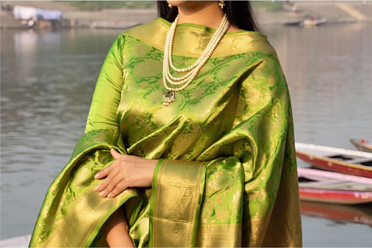 Sawan Green Saree:ट्रेंड कर रही हैं ये हरी साड़ियां,पहनने से पहले जानें ये स्टाइलिंग सीक्रेट्स 4 Sawan Green Saree 4161
