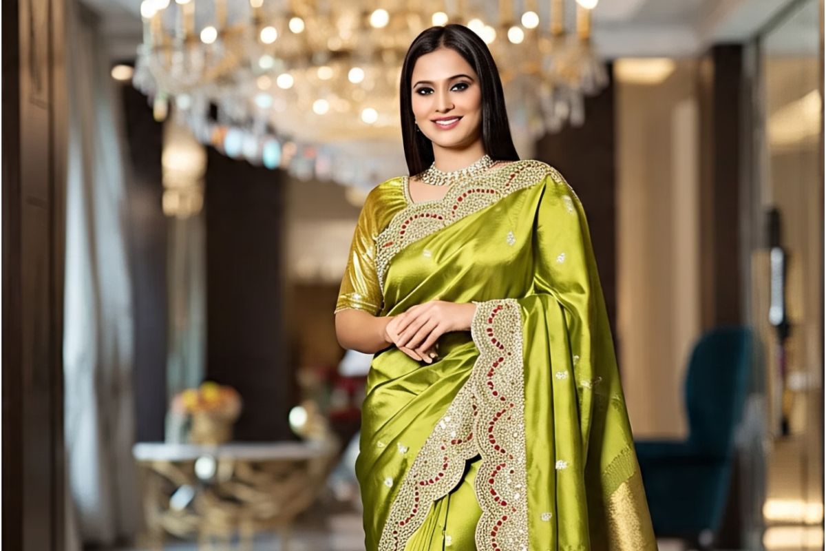 Sawan Green Saree:ट्रेंड कर रही हैं ये हरी साड़ियां,पहनने से पहले जानें ये स्टाइलिंग सीक्रेट्स 5 Sawan Green Saree 41612