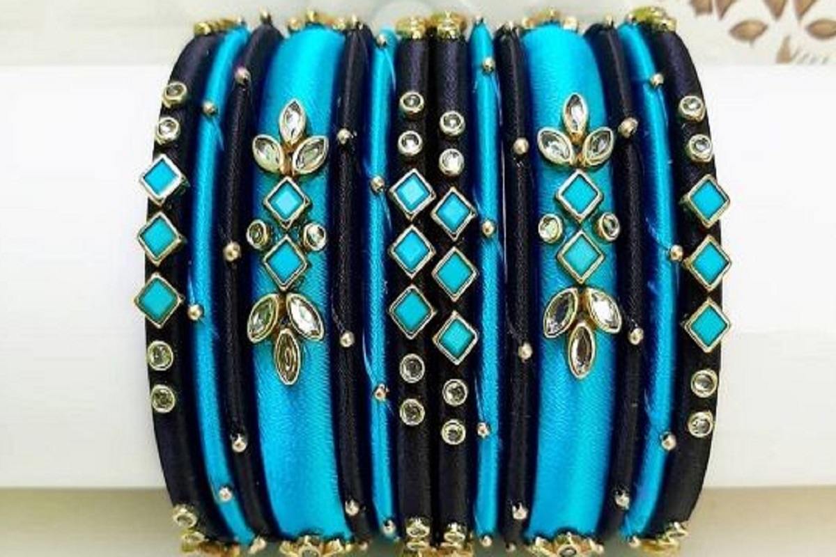 प्यार से हाथों में पहनेगी साजन के नाम के कंगन, हर तो कोई करेगा तारीफ 4 Blue Kangan