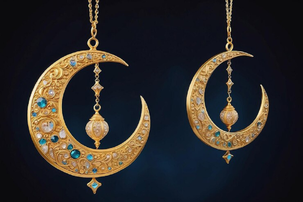 Trendy Earring Designs: देसी लुक में लगाना है विदेशी तड़का, तो जरूर चुने ये ट्रेंडिंग गोल्ड इयररिंग्स 2 Half Moon