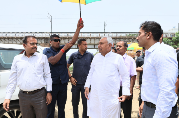 Cm Nitish Kumar: कड़ाके की धूप में निकले मुख्यमंत्री, मीठापुर-महुली एलिवेटेड पथ और पुनपुन सस्पेंशन ब्रिज को लेकर दिया आदेश 2 Image 21