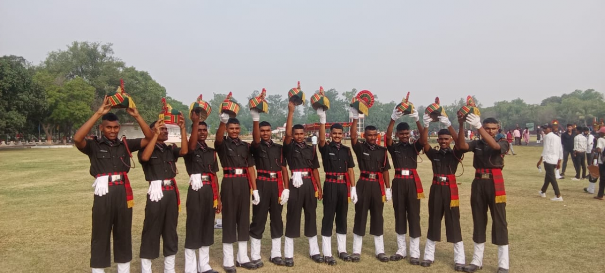 Bihar Regiment Agniveer: पटना में 547 अग्निवीरों ने ली शपथ, परेड में दिखा देशभक्ति का जोश 2 Image 63