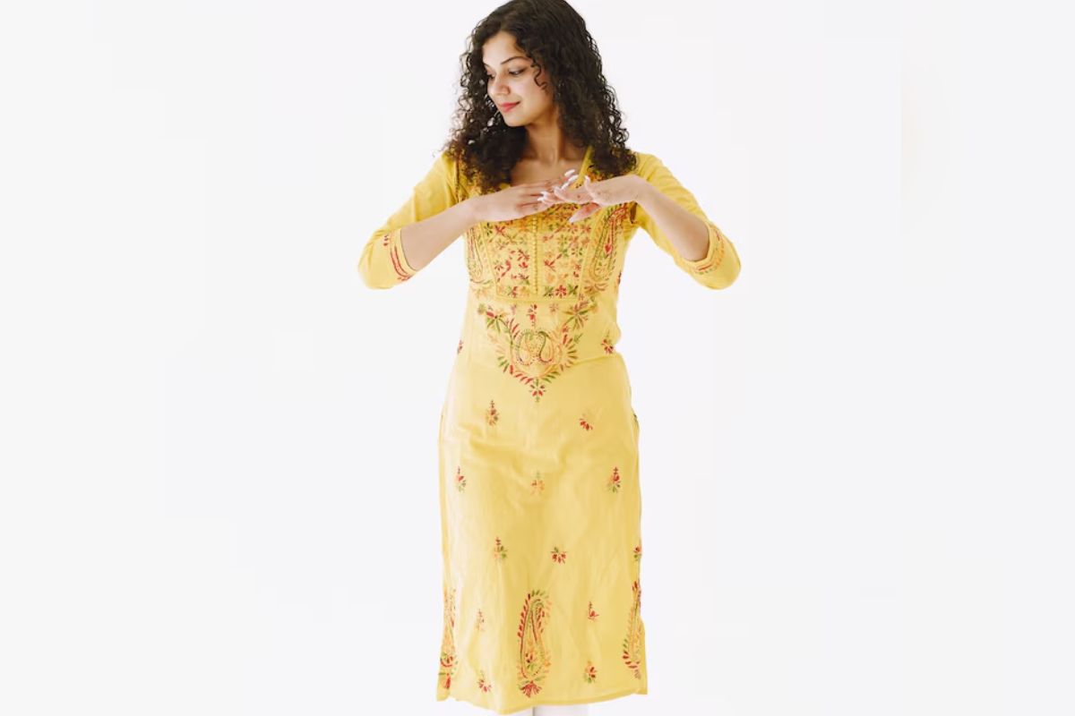 Kurti Designs: अनारकली से लेकर चिकनकारी तक, ये है टॉप 10 कुर्ती डिजाइन 8 Kurti Design 6