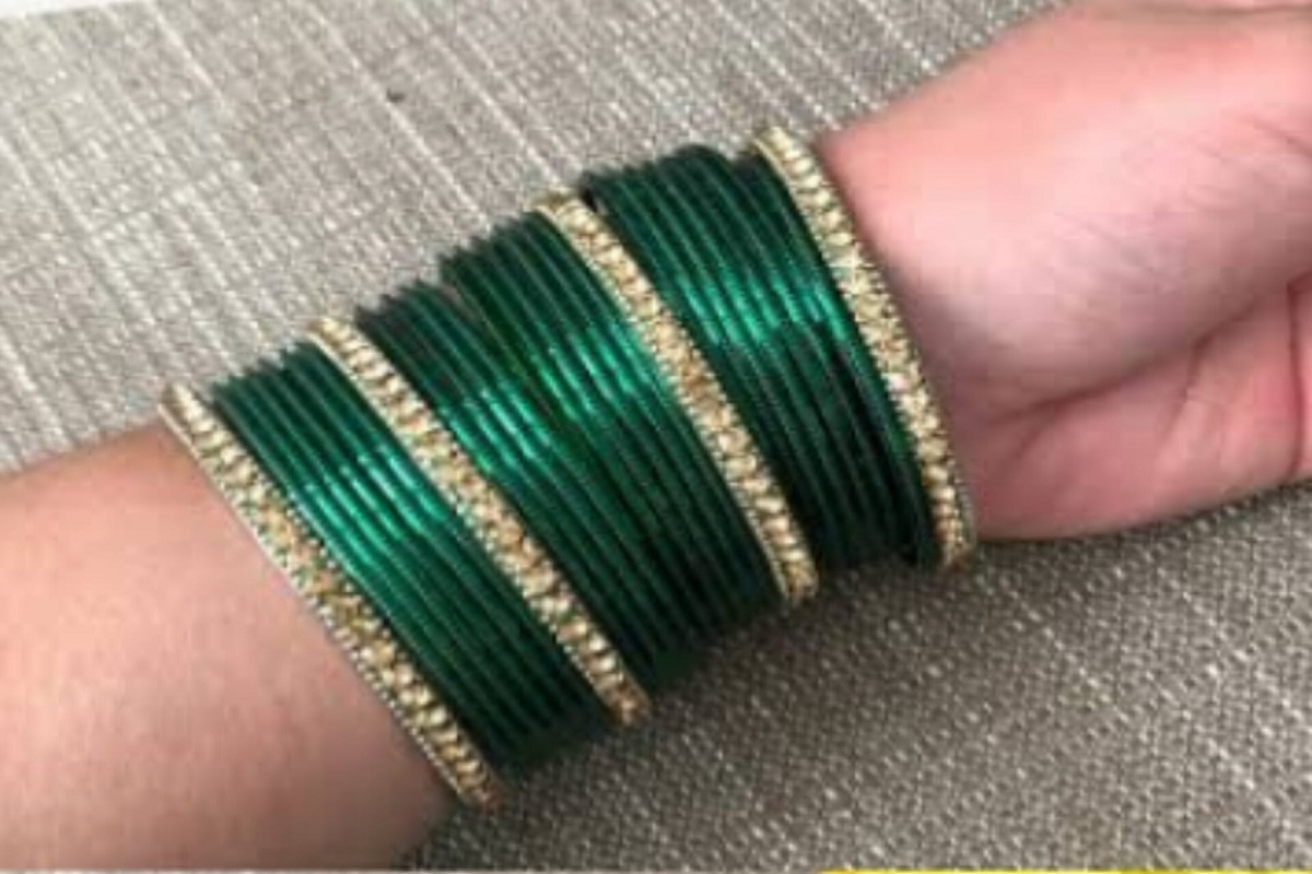 Green Bangle Set: हरी चूड़ियां चुरा लेंगी पिया जी का दिल, हाथों पर सजायें ये हरी-हरी चूड़ियां 4 Plain
