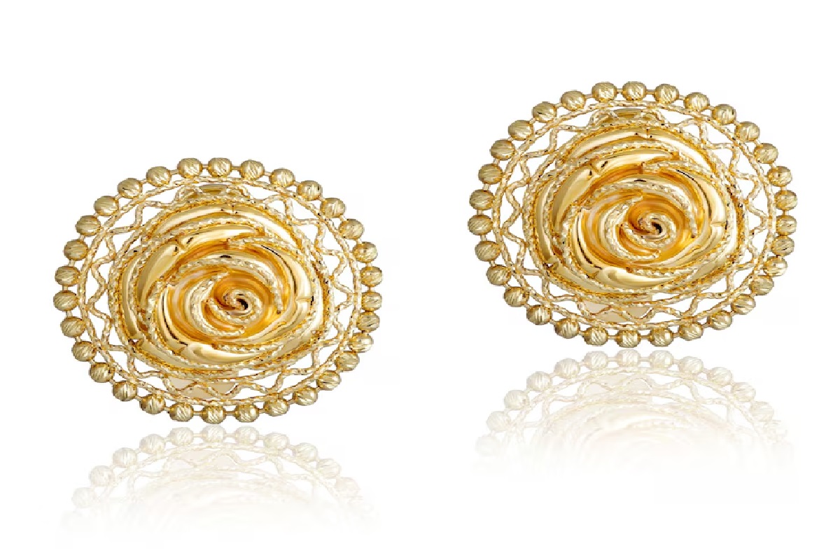 Trendy Earring Designs: देसी लुक में लगाना है विदेशी तड़का, तो जरूर चुने ये ट्रेंडिंग गोल्ड इयररिंग्स 4 Round