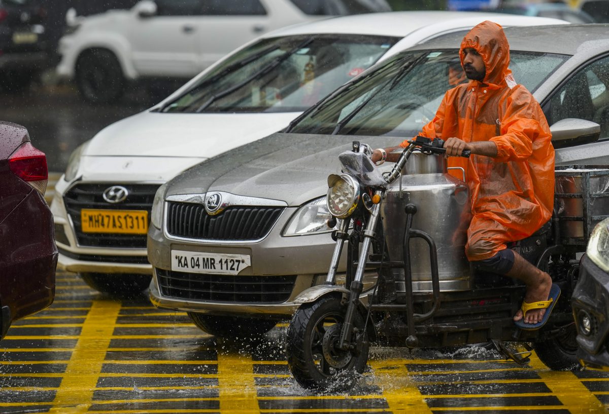 Heavy Rain Alert: अगले 48 घंटे इन राज्यों में भयंकर बारिश, गरज-चमक के साथ होगी बरसात, Imd का अलर्ट 8 23071 Pti07 23 2025 000072A