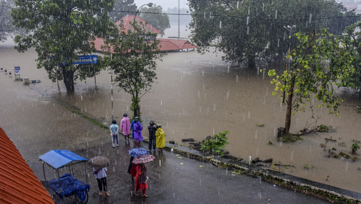 Heavy Rain Alert: 4 से 9 जुलाई तक गरज के साथ पड़ेंगे छींटे, कई राज्यों में भारी से बहुत भारी बारिश की चेतावनी 7 Heavy Rain Alert