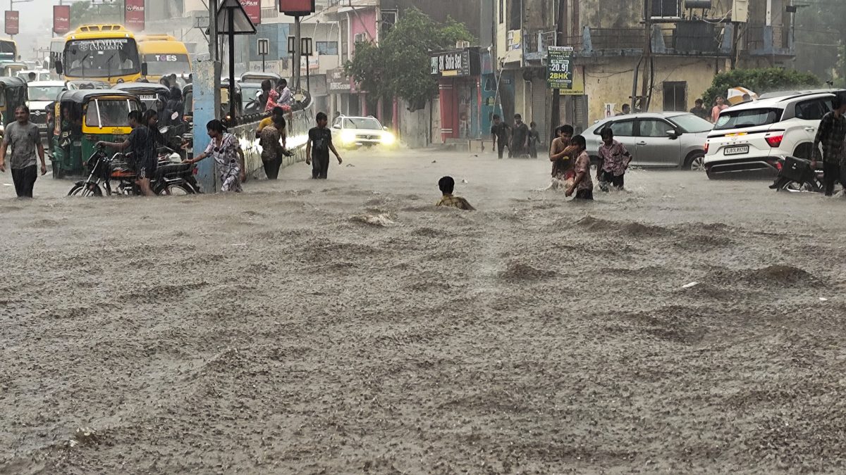 Heavy Rain Alert: 4 से 9 जुलाई तक गरज के साथ पड़ेंगे छींटे, कई राज्यों में भारी से बहुत भारी बारिश की चेतावनी 4 26061 Pti06 26 2025 000303B