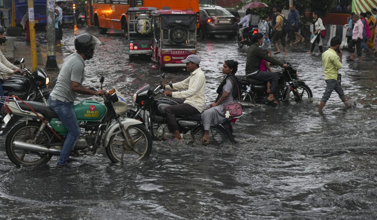 Heavy Rain Alert: अगले 48 घंटे इन राज्यों में भयंकर बारिश, गरज-चमक के साथ होगी बरसात, Imd का अलर्ट 5 29071 Pti07 29 2025 000055B 1