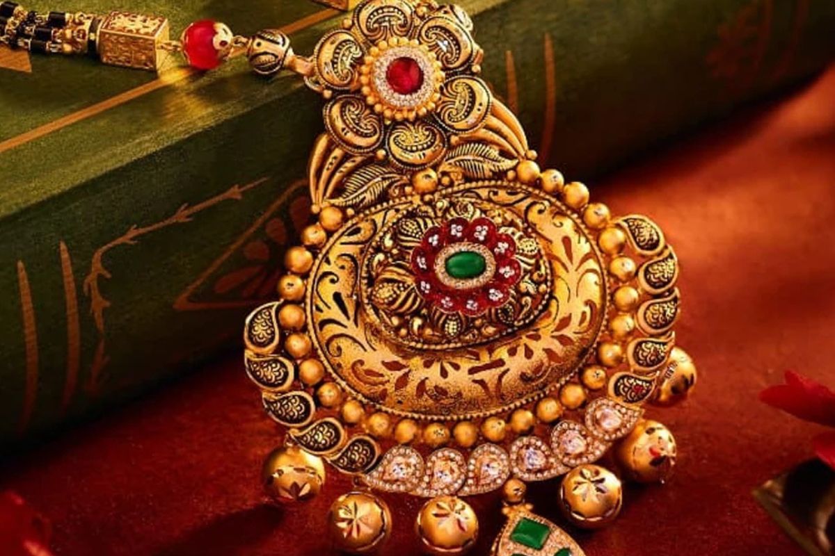 Trending Red Stone Mangalsutra Designs: आपके 'वो' बस देखते रह जाएंगे, जब आप पहनेगी ट्रेंडी रेड स्टोन मंगलसूत्र डिजाइन 2 Trending Red Stone Mangalsutra Designs 2122