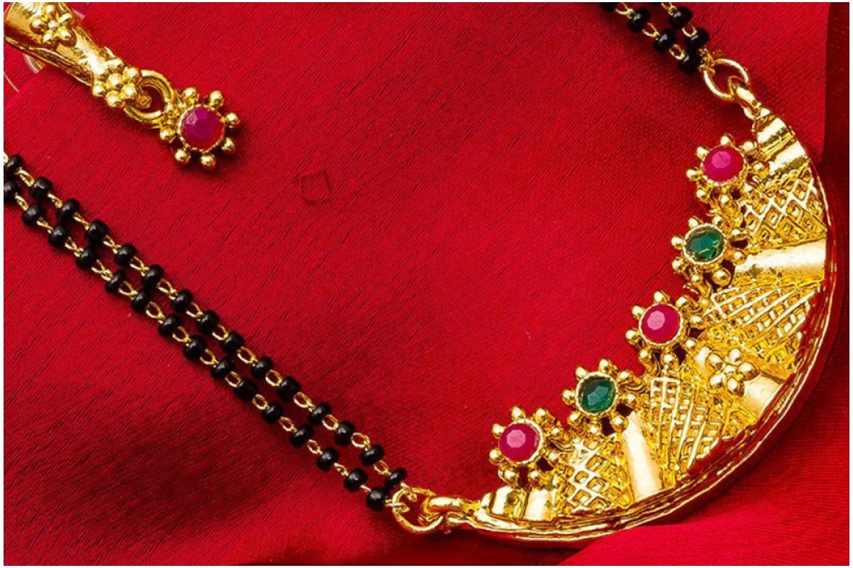 Trending Red Stone Mangalsutra Designs: आपके 'वो' बस देखते रह जाएंगे, जब आप पहनेगी ट्रेंडी रेड स्टोन मंगलसूत्र डिजाइन 4 Trending Red Stone Mangalsutra Designs 21222