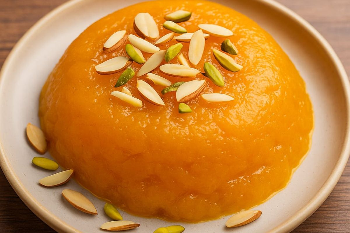 Mango Recipe Ideas: आम का सीजन खत्म होने से पहले, तैयार करें ये फ्लेवरफुल रेसिपीज 3 Mango Halwa