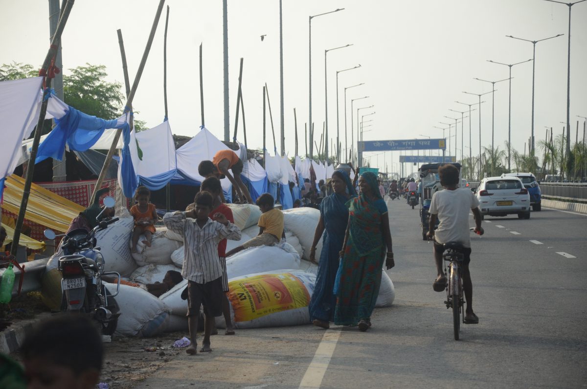 Photos: पटना में गंगा का उफान नहीं थम रहा, सीढ़ी घाट के सड़क पर पहुंच गया बाढ़ का पानी 4 09Pat 118 09082025 2