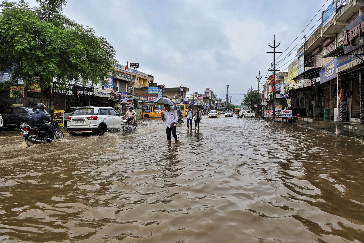 Heavy Rain Alert: 4,5,6,7 अगस्त तक भारी बारिश, इन राज्यों में गरज के साथ पड़ेंगे छींटे, आईएमडी का अलर्ट 8 30071 Pti07 30 2025 000207A