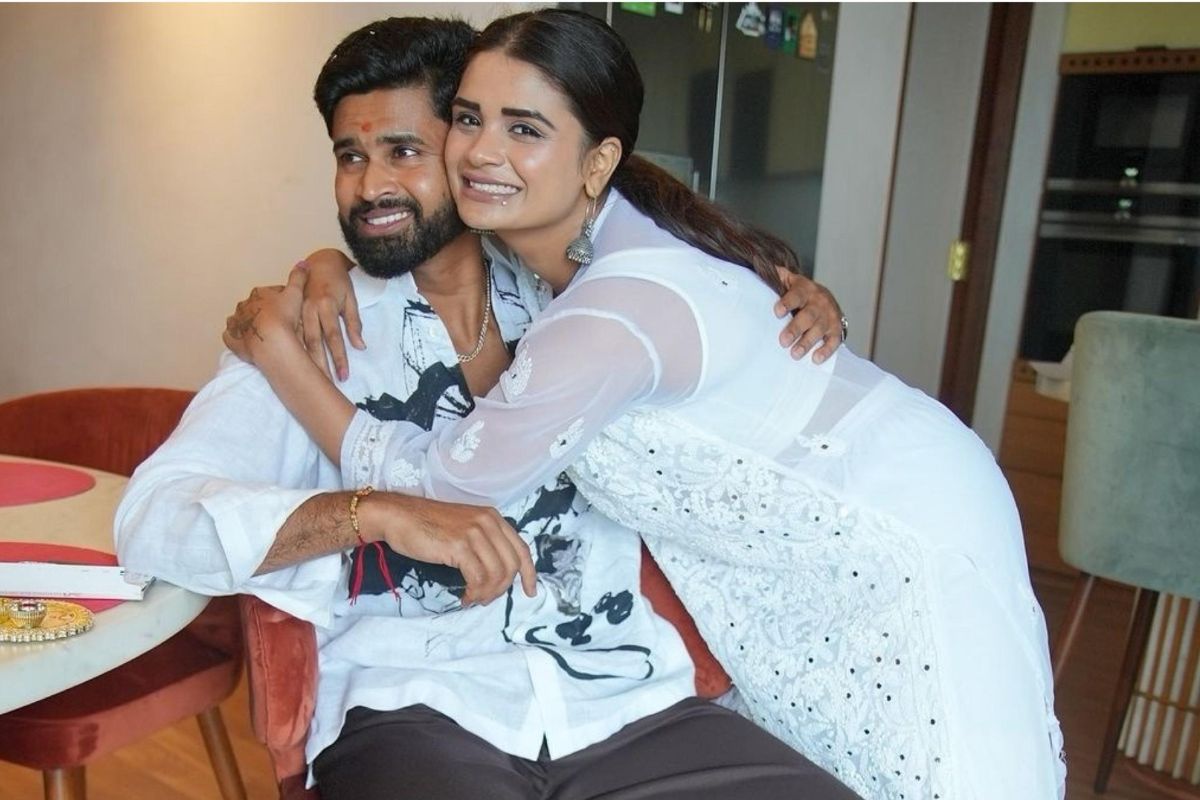 Photos: रक्षाबंधन पर मिलिए 9 क्रिकेटर्स की बहनों से, जिन्होंने संघर्ष से स्टार बनने तक हमेशा दिया है साथ 4 Cricket 2025 08 09T104706.852