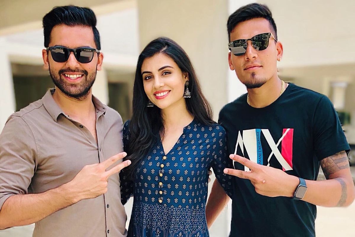 Photos: रक्षाबंधन पर मिलिए 9 क्रिकेटर्स की बहनों से, जिन्होंने संघर्ष से स्टार बनने तक हमेशा दिया है साथ 8 Cricket 2025 08 09T110407.689