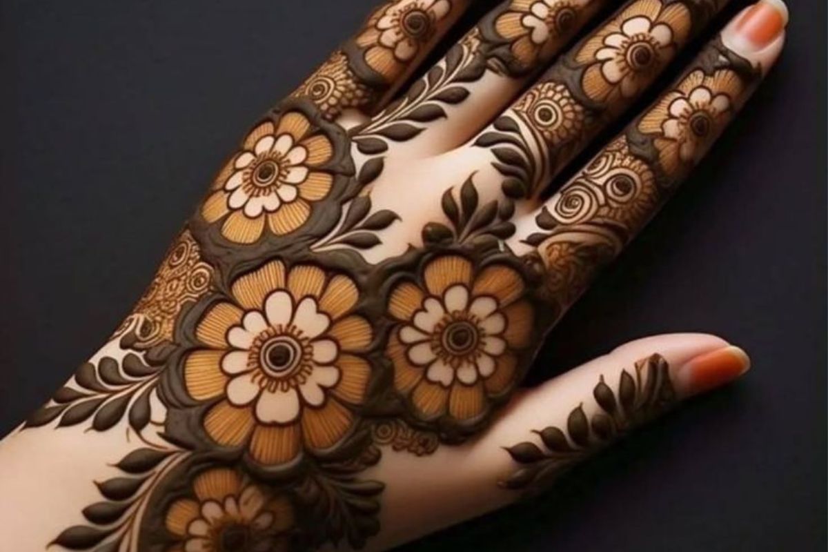 Easy Mehndi Designs For Teej: तीज पर ट्राय करें ये 10 आसान मेंहदी डिजाइन और दिखें बेहद खास 3 Easy Mehndi Designs For Teej