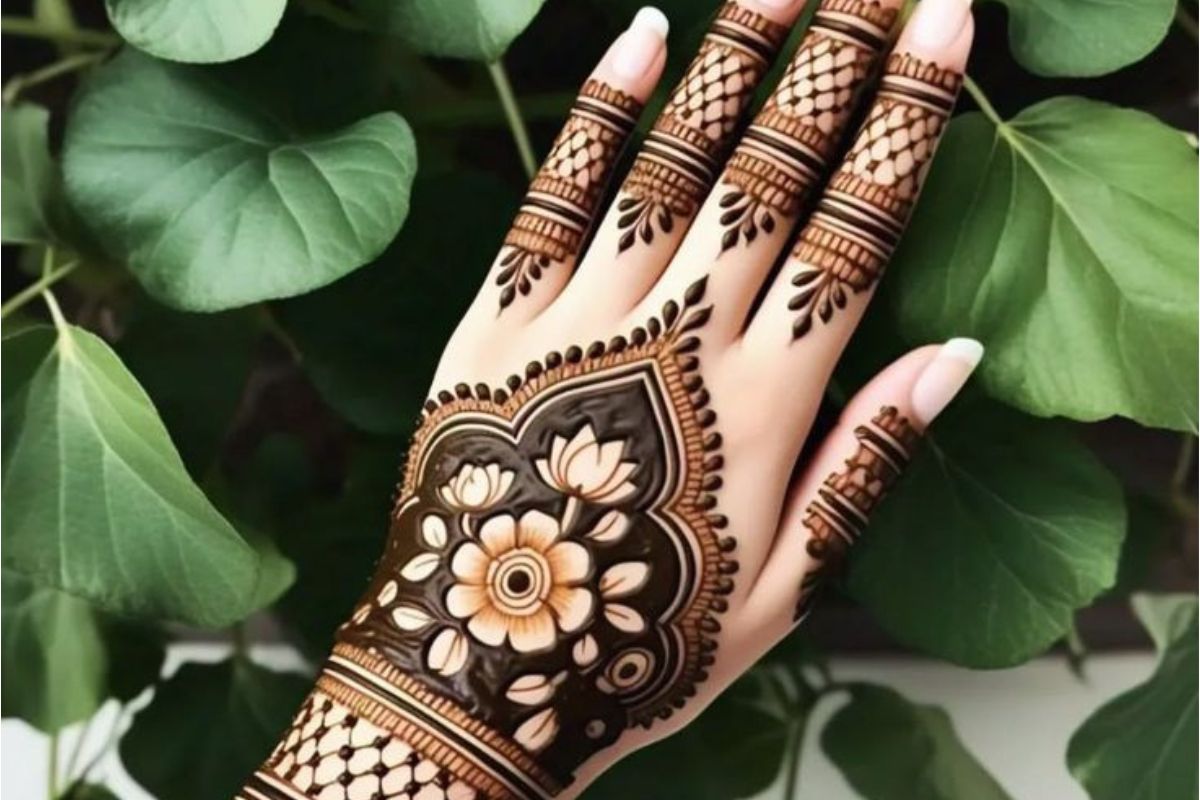 Latest Teej Mehndi Design 2025: तीज पर लगाएं लेटेस्ट और खूबसूरत मेहंदी, देखें बेस्ट कलेक्शन 2 Easy Mehndi Designs For Teej11111 1