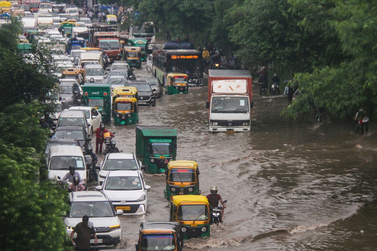 Rain Havoc: उत्तर भारत में तबाही की बरसात, उफान पर नदियां, घरों में घुसा बाढ़ का पानी, देखें तस्वीरें 8 Heavy Rain Warning 1