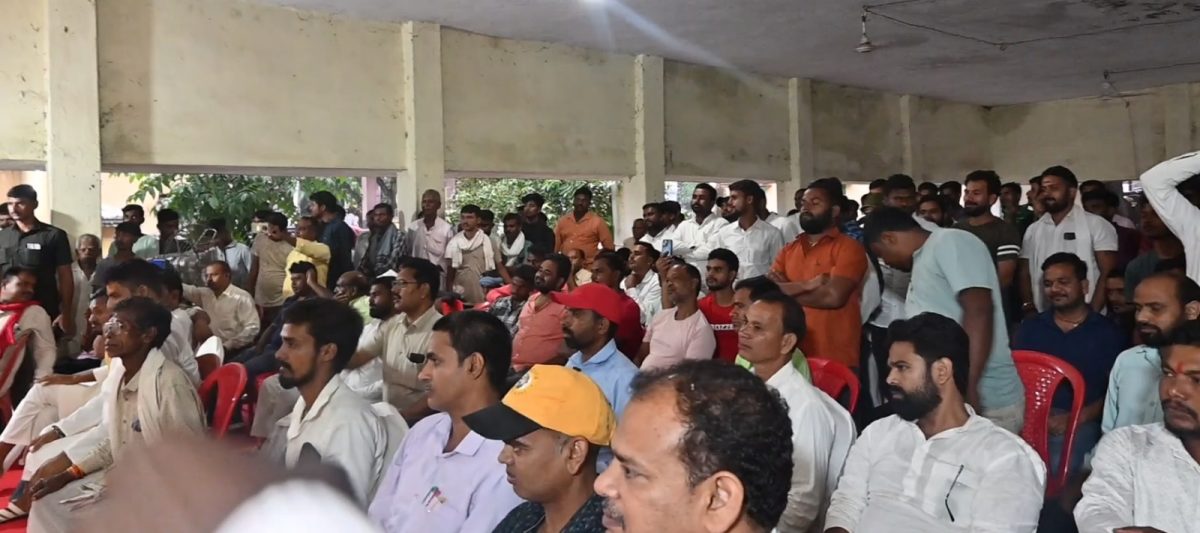 Election Express: चकाई के इन मुद्दों पर जनता के गरम दिखे तेवर, चौपाल में नेताओं को खुलकर घेरा... 3 Whatsapp Image 2025 08 08 At 9.05.15 Pm