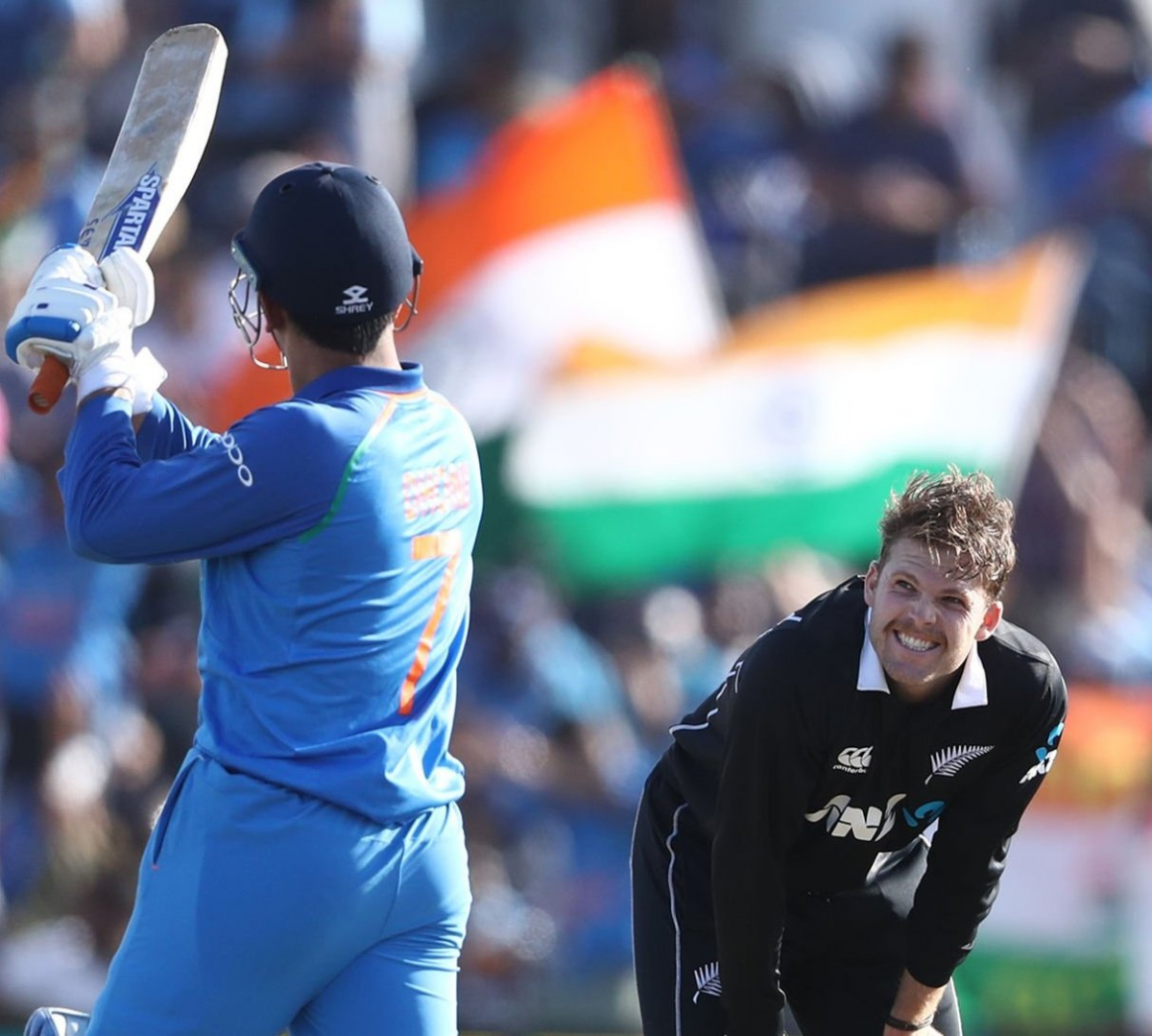 2019 विश्वकप सेमीफाइनल: कैप्टन कूल की वो भूल, धोनी के इस एक्शन से कीवी बॉलर था हैरान, बना भारत की हार का कारण 2 Image 344