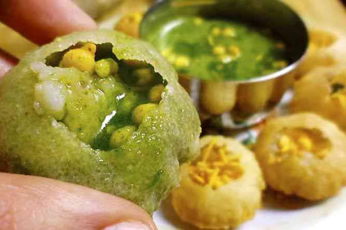 Patna Street Food: गोलघर नहीं, जायके की गलियों में है असली पटना! ये हैं टॉप 5 स्ट्रीट फूड जो हर स्वाद प्रेमी को करना चाहिए ट्राय 2 Phuchka