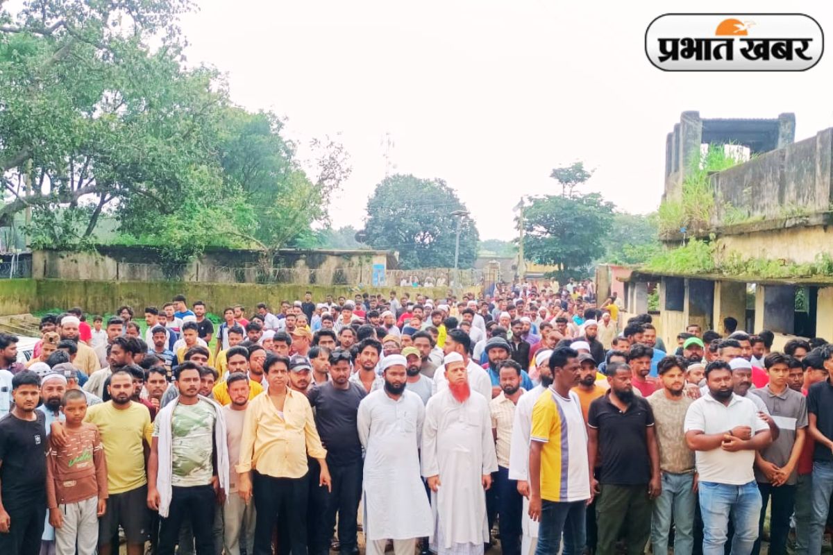 पैगंबर साहब पर आपत्तिजनक टिप्पणी से भड़का आक्रोश, सड़क पर उतरा मुस्लिम समाज 2 Anger Over Objectionable Remarks On Prophet Sahib News