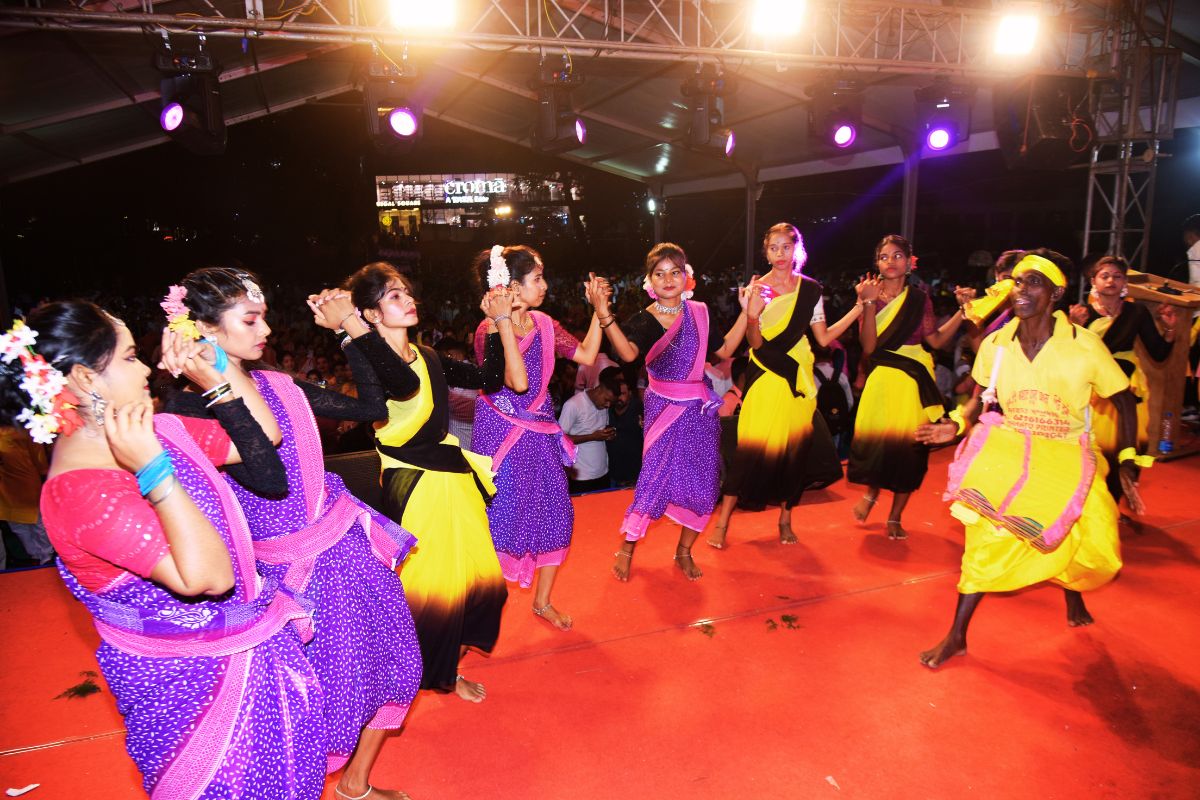 Karam Puja 2025: चांद के पार चलिए, संस्कृति के साथ चलिए, करम महोत्सव में बोले विधायक जयराम महतो 3 Jairam Mahto In Karam Mahotsav Jamshedpur News