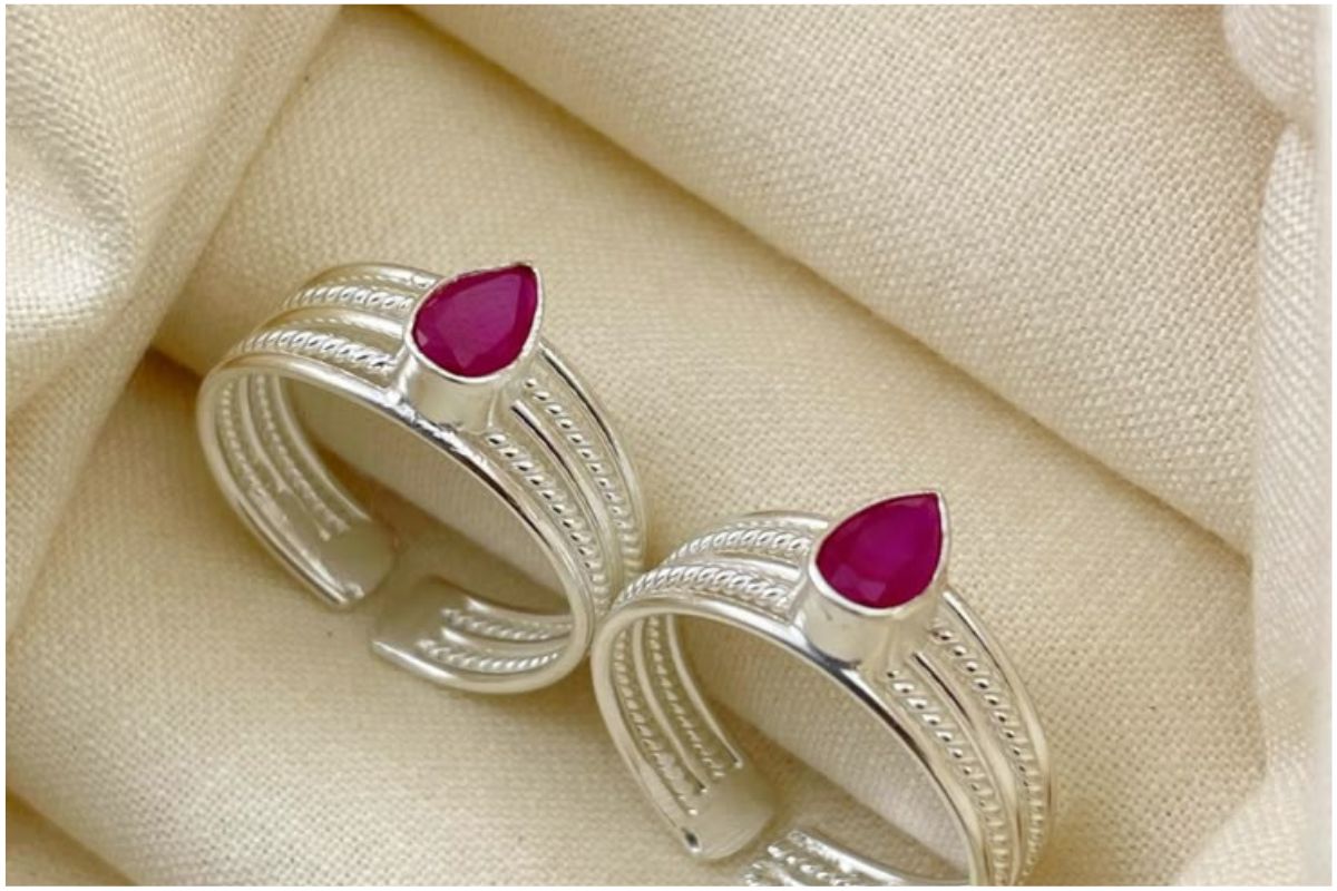 Latest Bichiya Designs:सस्ते में पाएं महंगी बिछिया का लुक, देखें ये बजट-फ्रेंडली डिजाइन 1 Latest Bichiya Designs 7