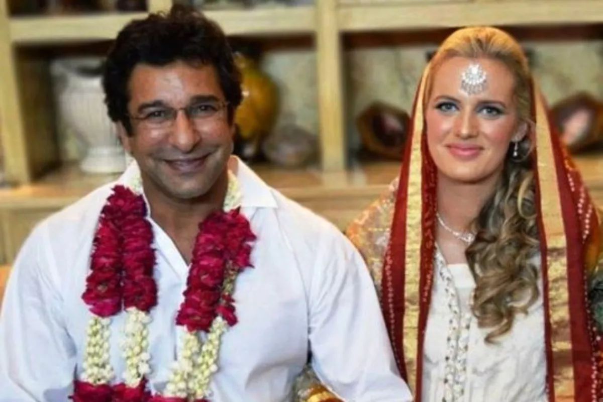 वो नशेड़ी पाक क्रिकेटर जो बीवी को बचाने बिना वीजा भारत में कूद गया, कभी कोकीन के लिए तलाक पर था तैयार 5 Wasim Akram And Shaniera Thompson