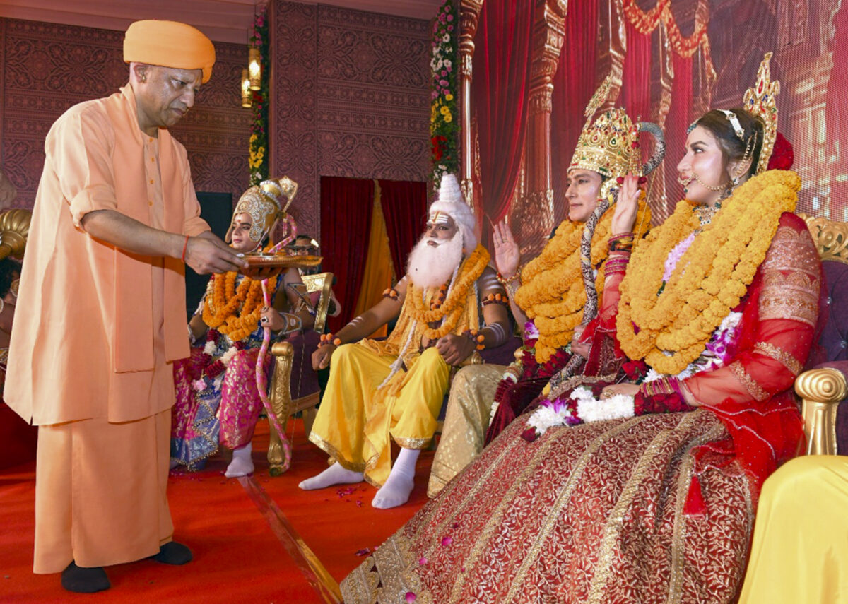 Deepotsav In Ayodhya: 26 लाख से ज्यादा दीयों से जगमगा उठी अयोध्या, मन मोह लेगा ऐसा दीपोत्सव, देखें तस्वीरें 2 19101 Pti10 19 2025 000279A 1